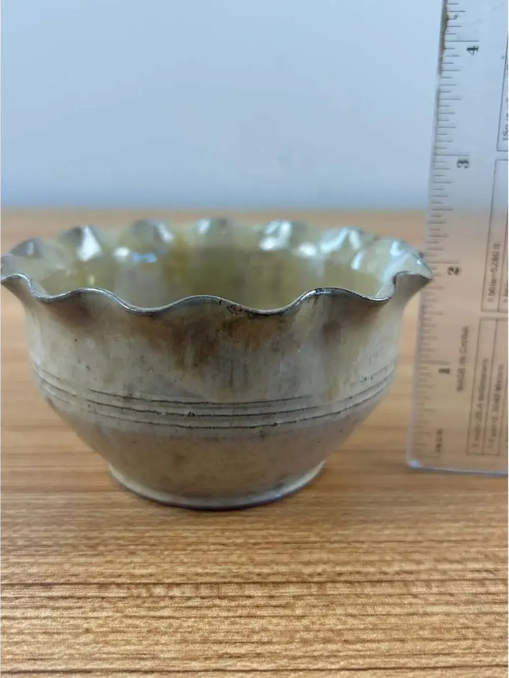 Old Sturbridge Village Pottery Mottle Glazed Ruffle Rim Bowl